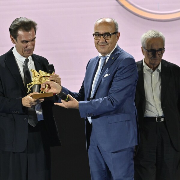 Fabrizio Gifuni E Marco Bellocchio Ricevono Il Pegaso D&#039;oro Da Pasquale Galante, Direttore Comunicazione Web E Social Di De Cecco